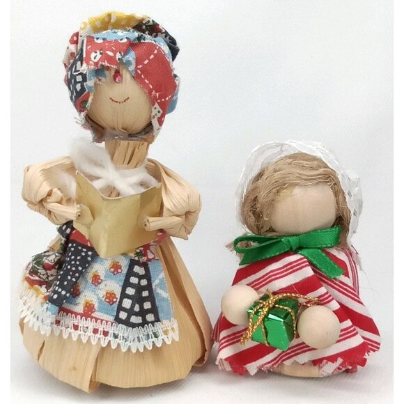 Vintage Christmas Figurine Set Of 2 Carolers Corn Husk & Wood 1980s - Picture 1 of 7